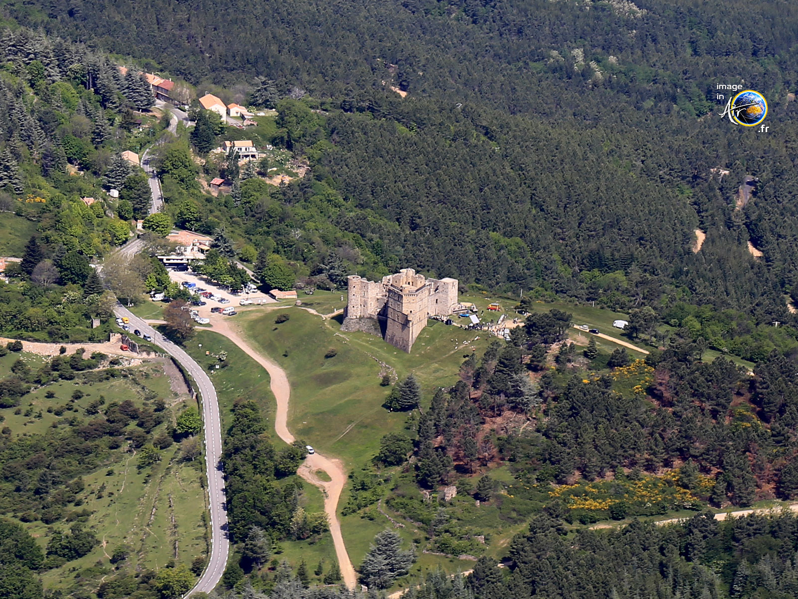 Photo aérienne du Château de portes le vaisseau des cévennes