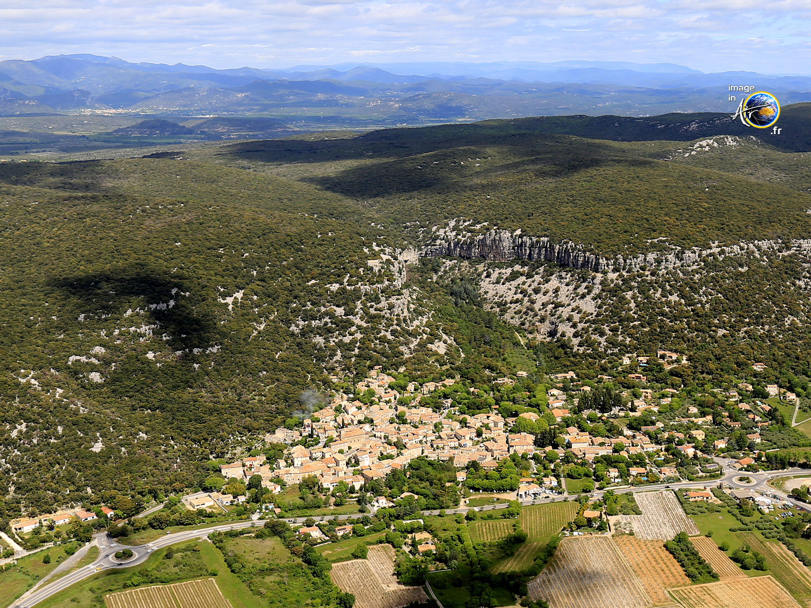 Photo aérienne de Corconne au sud ouest du Gard