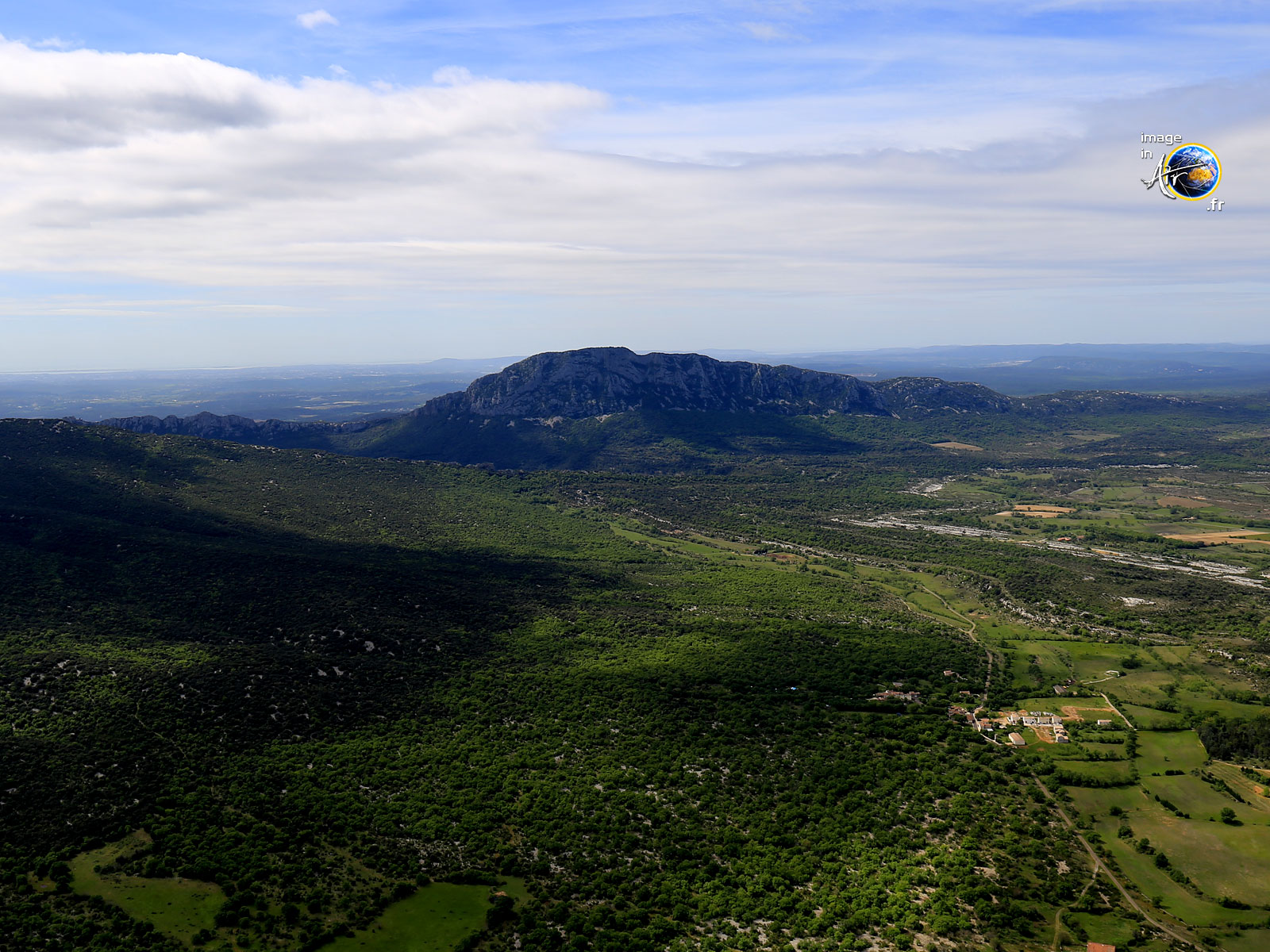 Photo aérienne du Pic Saint Loup